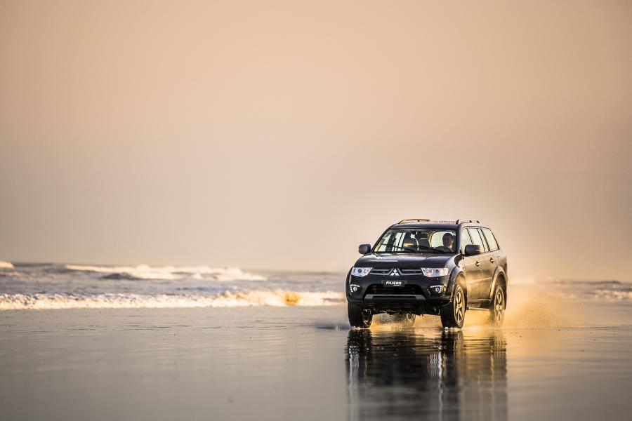  Mitsubishi Pajero HPE-S 2015 года  (фото 4 из 10)
